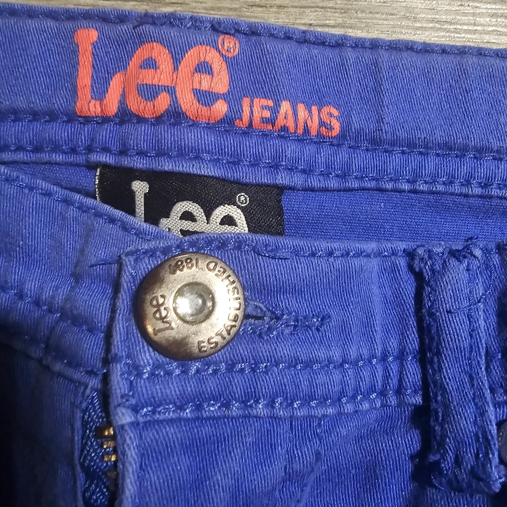 Vintage Lee Jean's girls size 10 blue shorts with decorative button - Picture 6 of 7